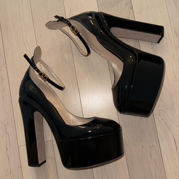 AUTHENTIC Valentino Ankle Strap Classic Platform Size 39.5 BRAND NEW - Picture 3 of 8